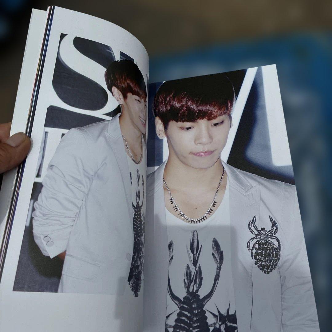 SHINee ジョンヒョン写真集 GLORIEUX CONQUERANT