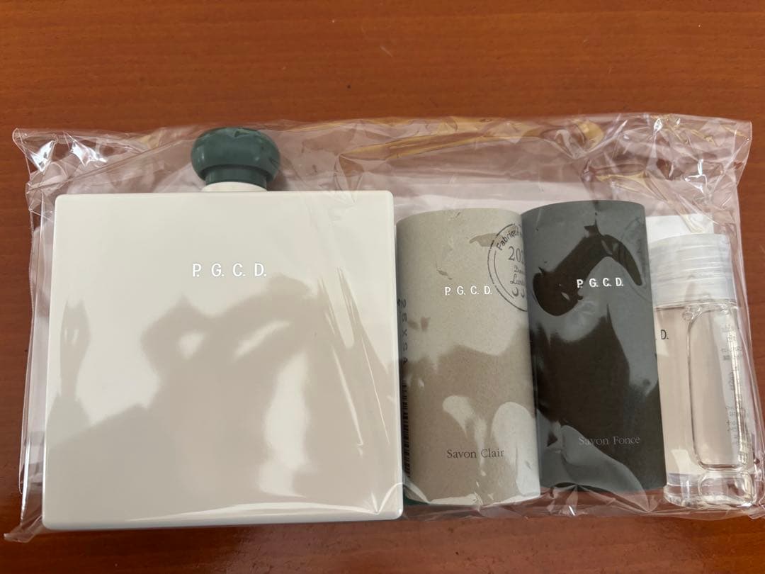 pgcdサボンフォンセサボンクレール40g 、エッセンス美容液、携帯ケース付き⭐️