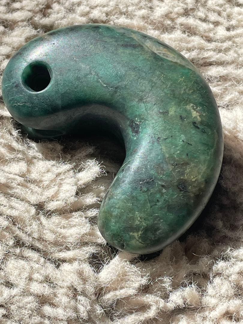 古墳時代前期　合わせ勾玉　翡翠　飛騨翡翠　碧玉　出土品。