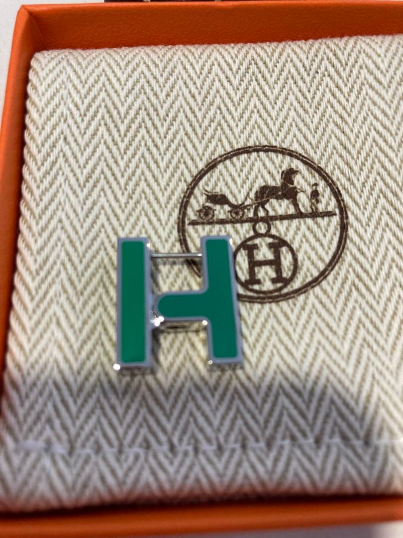 新品HERMESエルメス シングルピアス《H》ラッカーメタル パラディウム