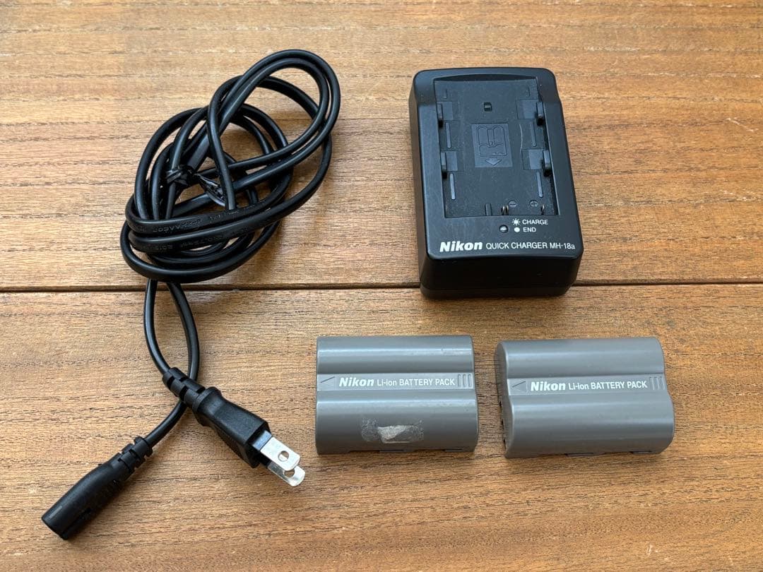 ☆Nikon D700 フルサイズデジタル一眼レフカメラ☆バッテリー2個付き