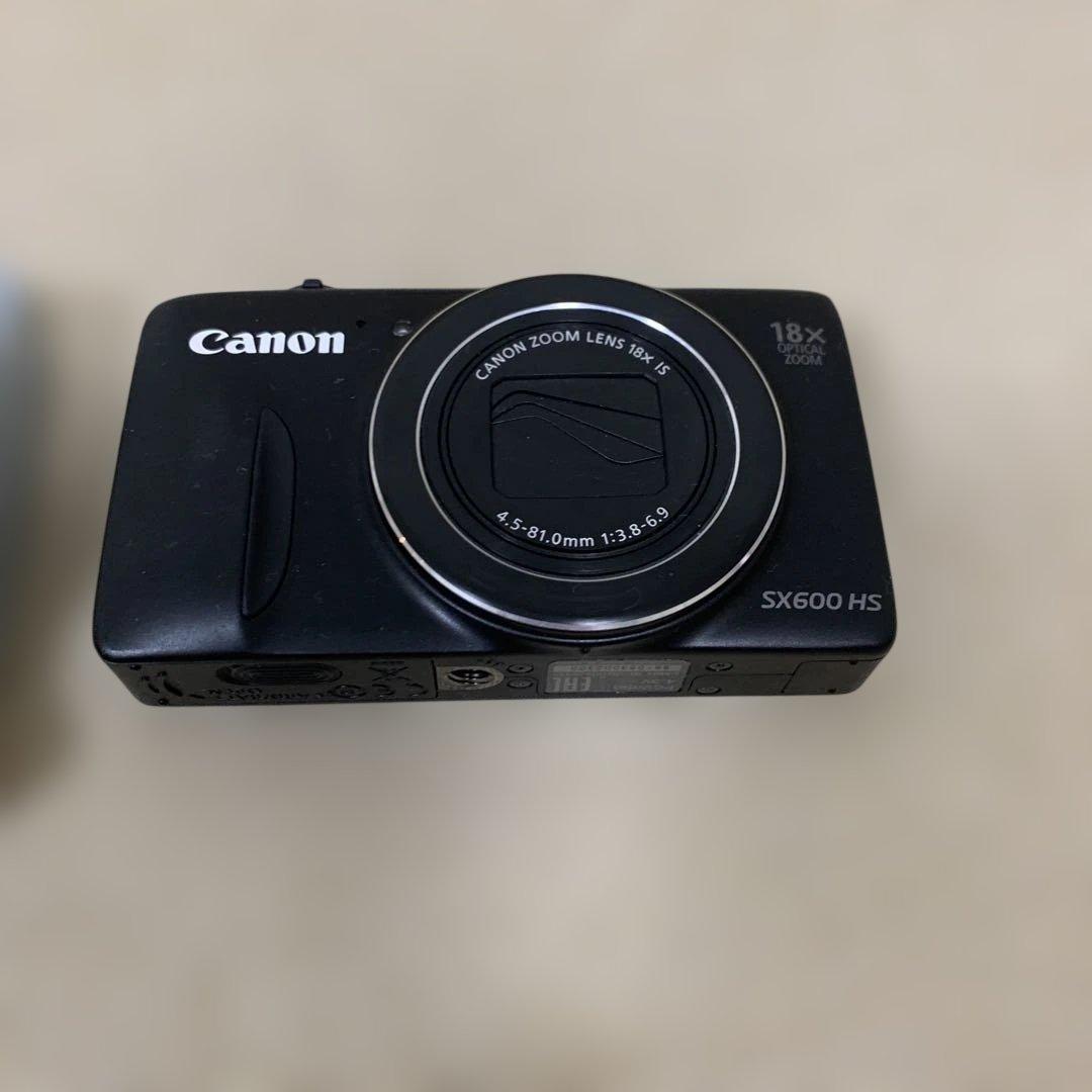 Canon PowerShot SX600 HS 本体と充電器