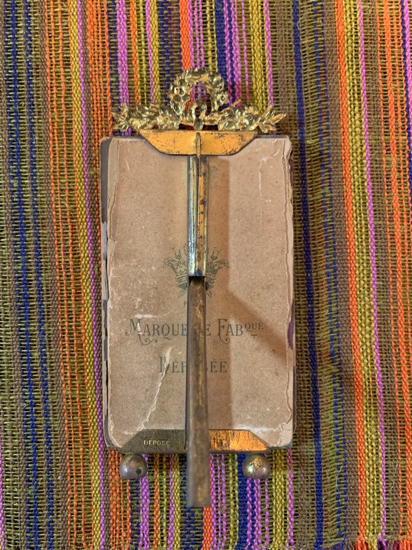 フランス製　アンティークの真鍮リボン細工が素敵な写真立て！写真も可愛いです！