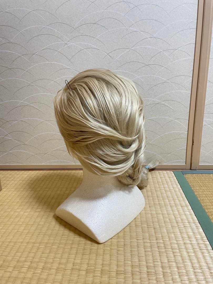 【値下げ⭕️24時間以内発送】Dハロ ウィッグ アナと雪の女王 氷の女王エルサ