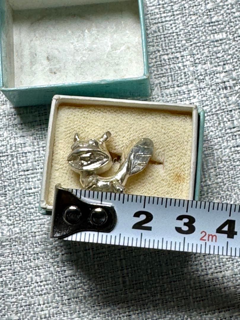 ティファニー×赤塚不二夫　シルバー ウナギイヌ 小物 ピンバッチ ノベルティー