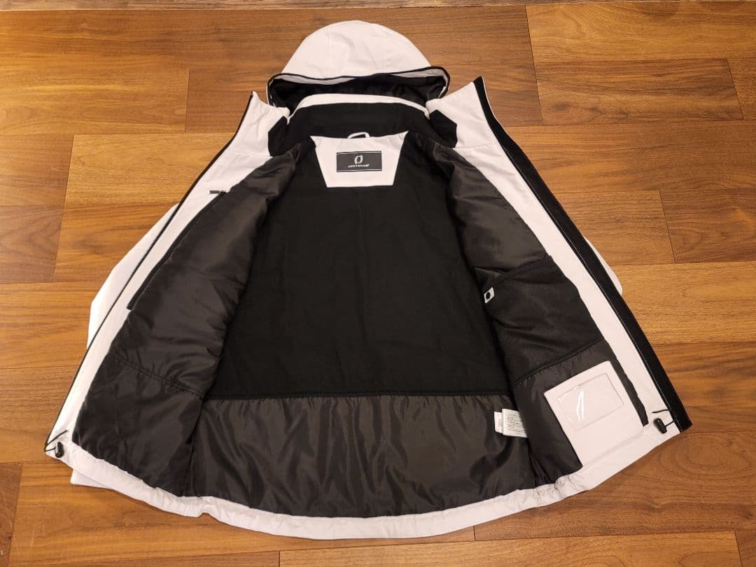 【使用3回】ONYONE スキーウェア ジャケットM、パンツL