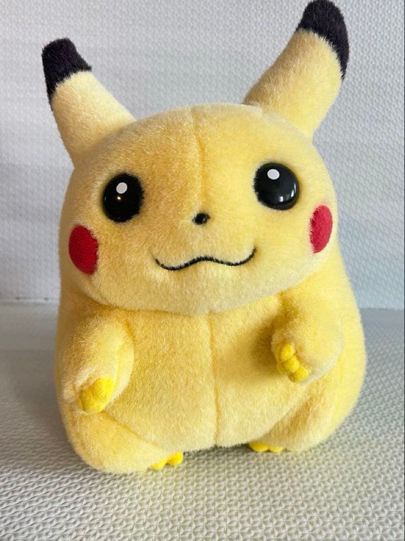 ポケモン　おしゃべりピカチュウ　ぬいぐるみ トミー