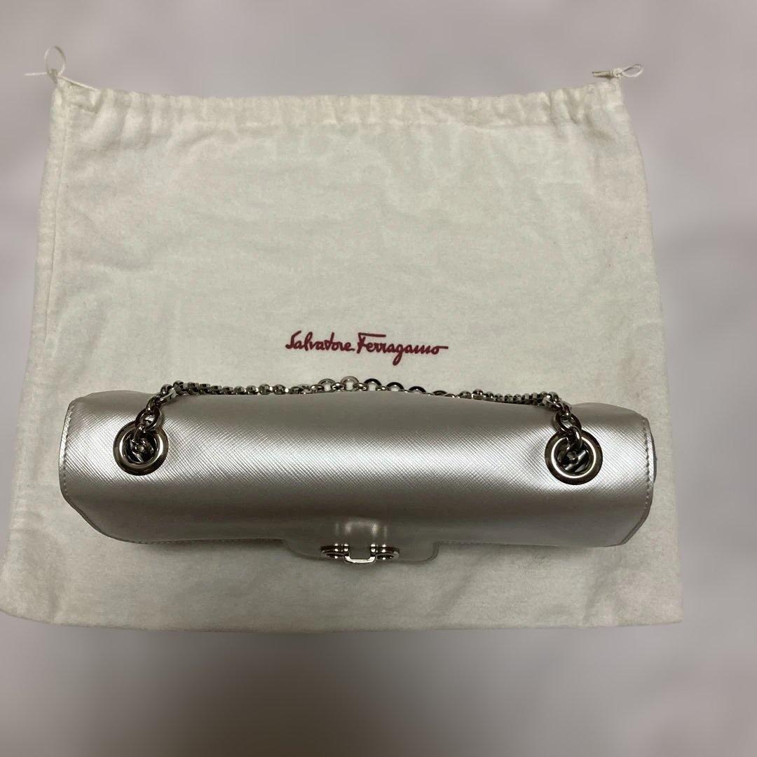 未使用 フェラガモ シルバー チェーン ショルダーバッグ 銀 イタリア製 布袋