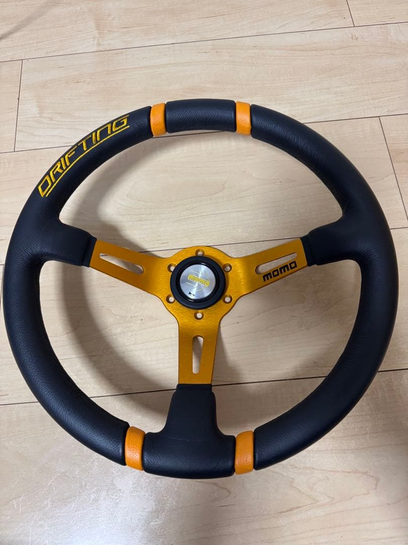 momo ドリフティングステアリング 黒/オレンジ