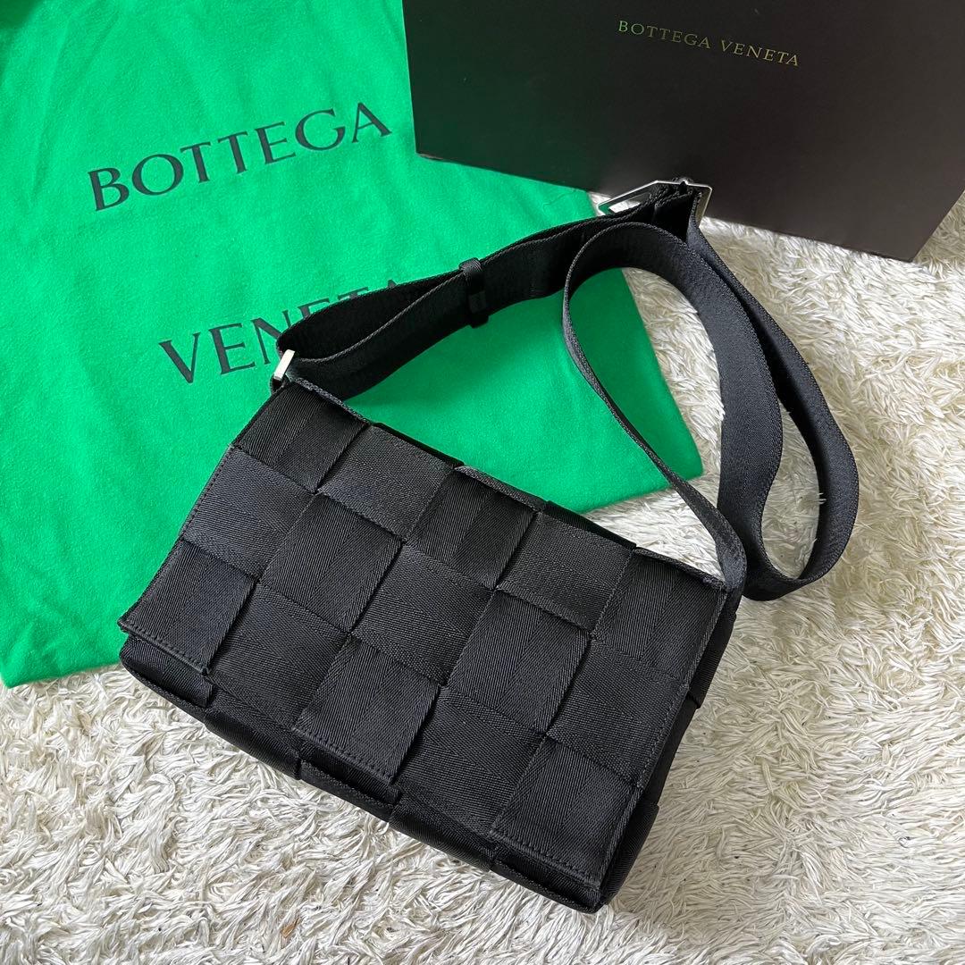 ボッテガヴェネタ　ショルダーバッグ　カセット　ナイロン　黒　ブラック　メンズ