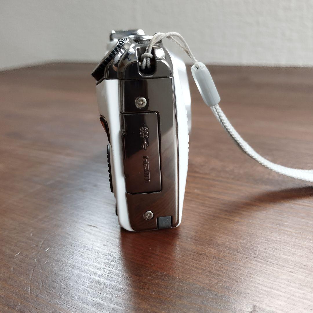 [美品]Fujifilm FinePix F550EXR ホワイト