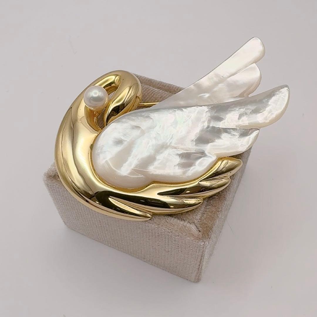 ⭐️SALE⭐【美品】タサキ　ブローチ　アコヤパール　白蝶貝　白鳥モチーフ