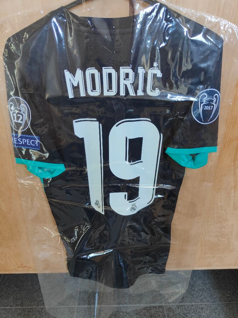 レアルマドリード　モドリッチ　ユニフォーム