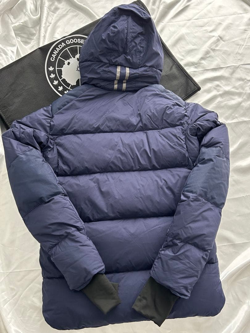 最終新品タグ付き カナダグースアームストロングフーディー