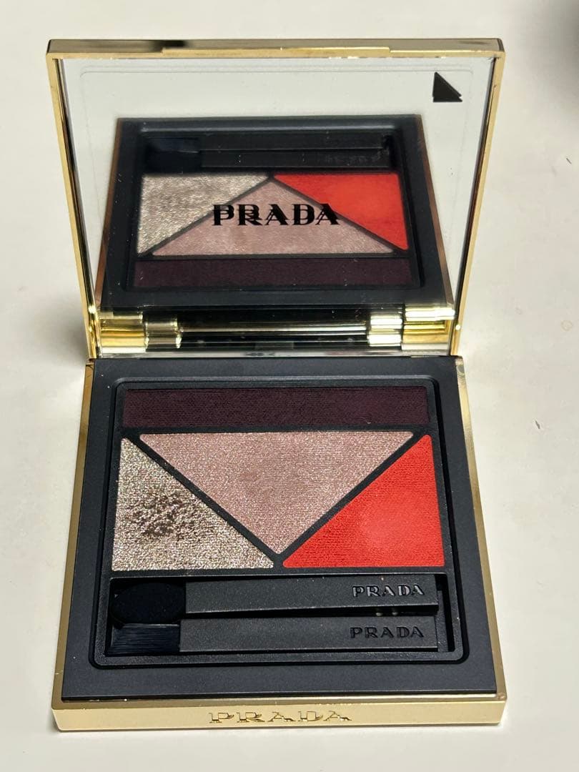 PRADA アイシャドウパレット トライアングルデザイン　03 PULSE