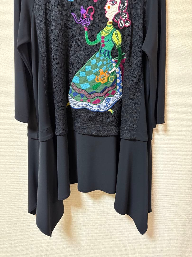 『未使用に近い』⭐️トクコプルミエヴォル⭐️黒地に豪華なレースの所素敵なアップリケ❣️