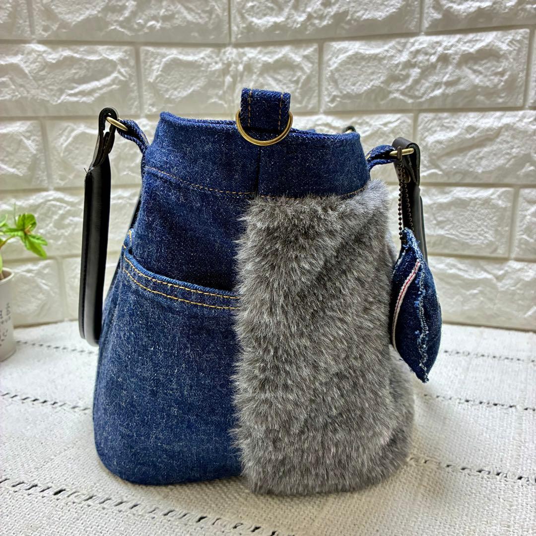 デニムリメイク　濃い色デニムとグレーファーのキューブバック　合皮持ち手・底横長