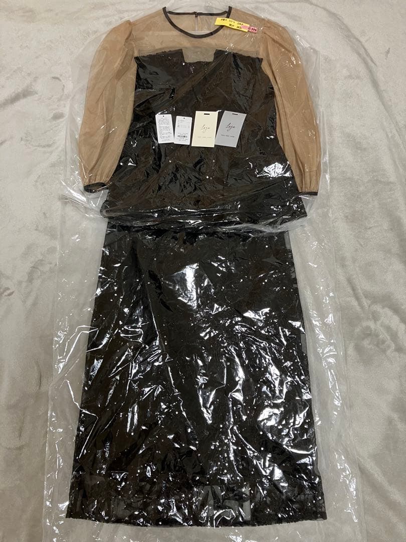 【fuwari♡様】シアーパフスリーブペプラムスパンコール花柄Leja サイズS