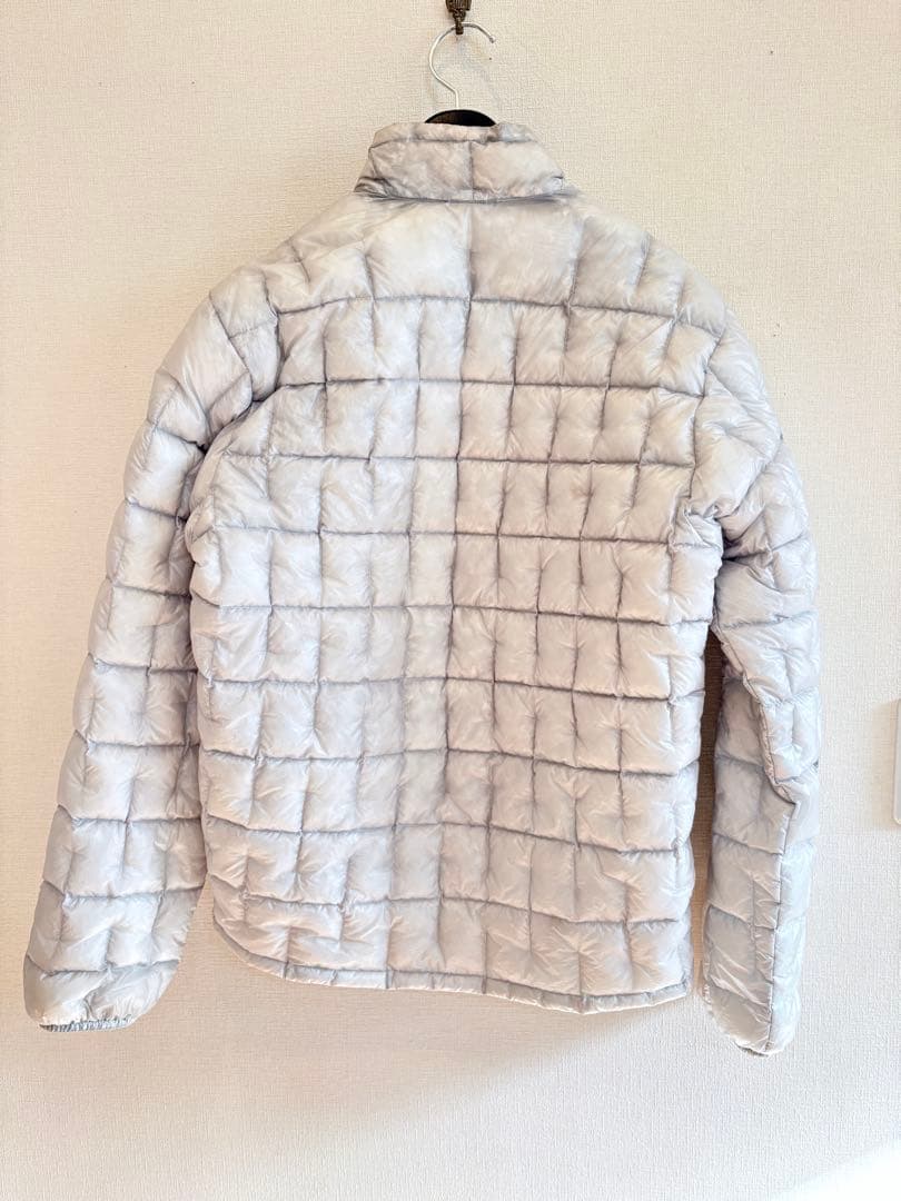 【モンベル完売品】　プラズマ1000ダウンジャケット　ライトグレー