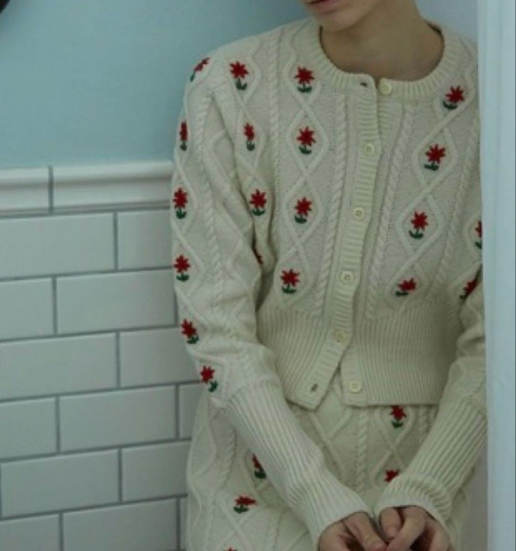 HOLIDAYホリデイフラワーニットカーディガン長袖ウール花柄刺繍ショート丈