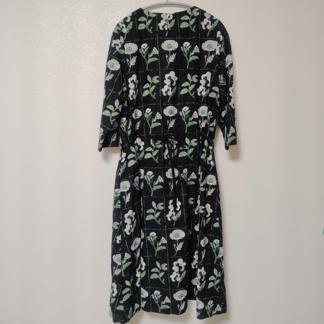 ビュルデサボン　花切手の刺繍フレアーワンピース