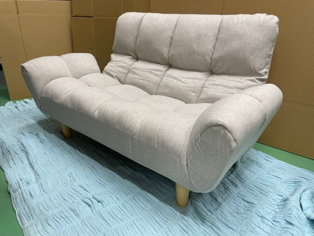 ライトグレー ファブリックソファ　ローソファ　一人暮らし