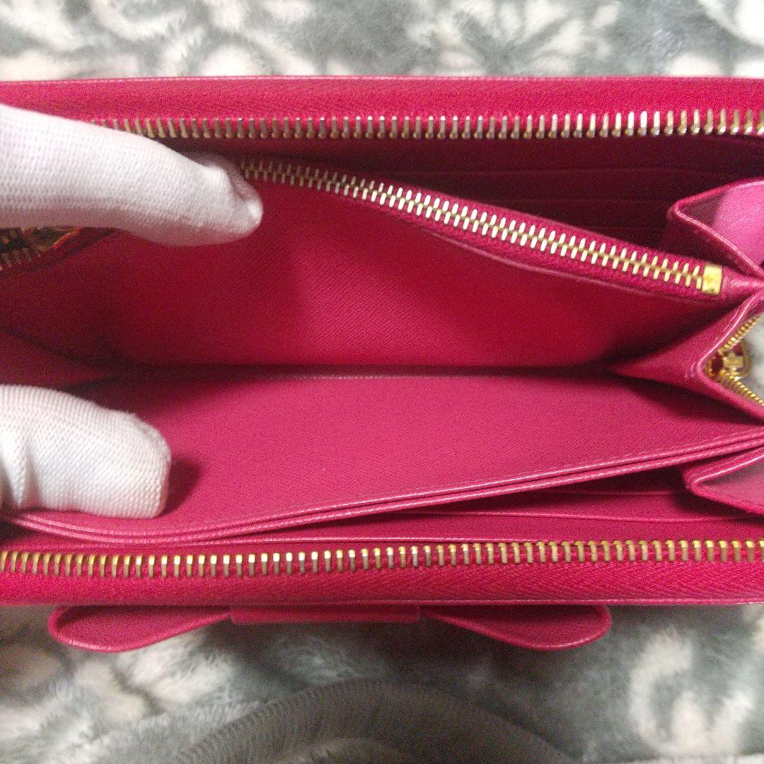 PRADA サフィアーノラウンドファスナーリボン付き長財布 レッド系