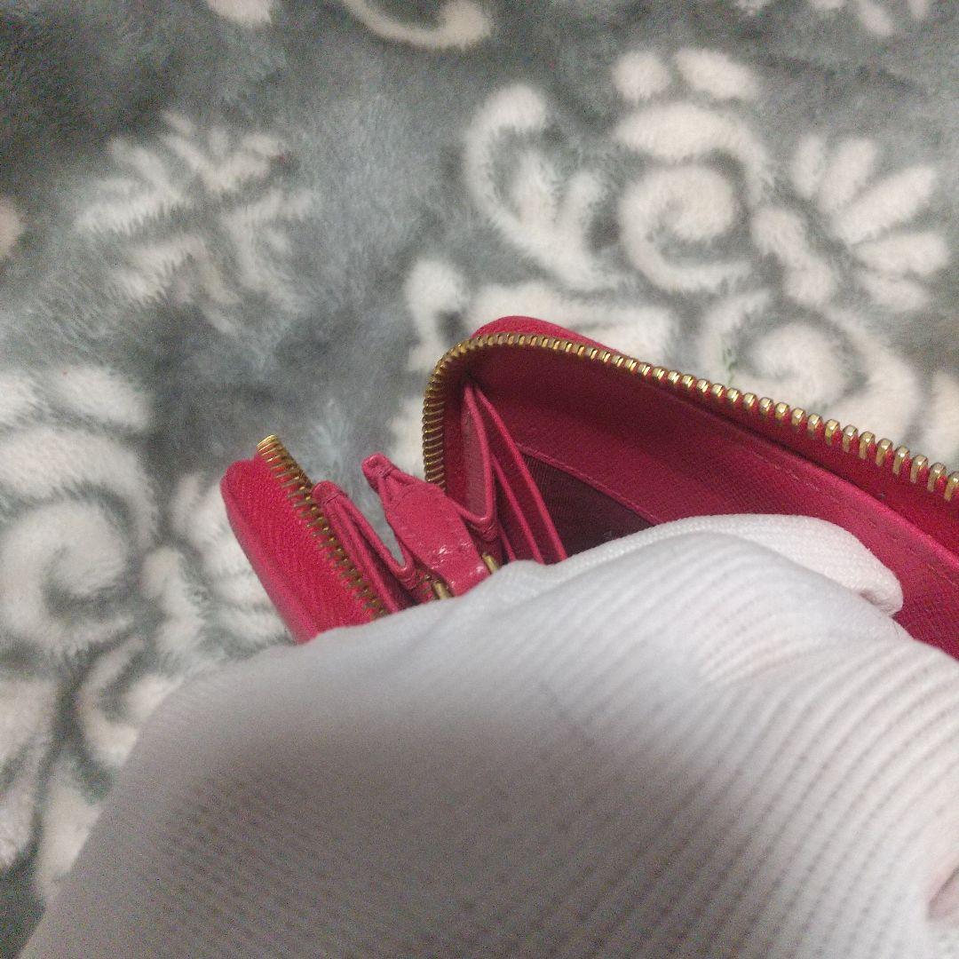 PRADA サフィアーノラウンドファスナーリボン付き長財布 レッド系