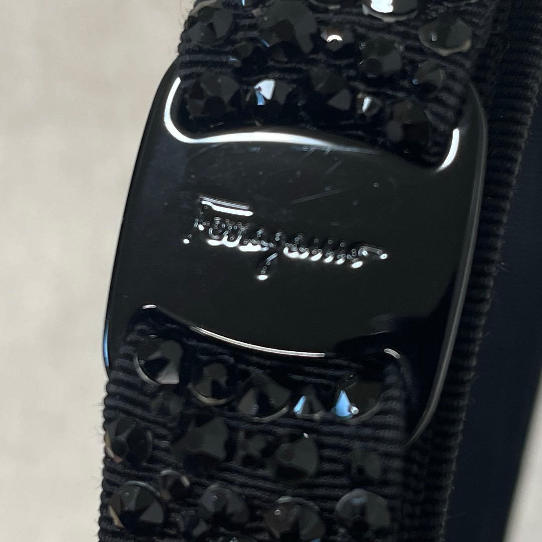 サルヴァトーレフェラガモ ヴァラリボン ブラックストーン カチューシャ ビジュ