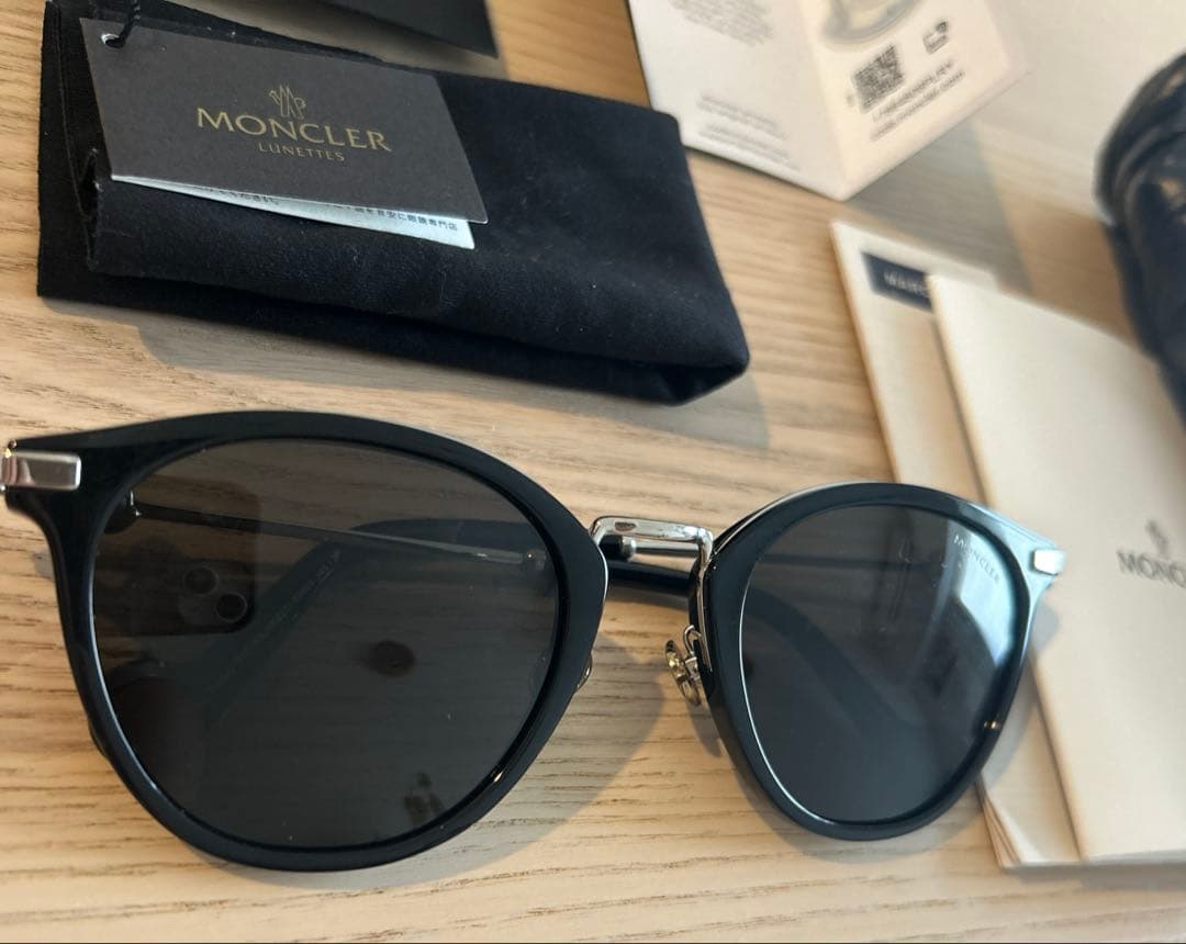 MONCLER サングラス　保証書付き
