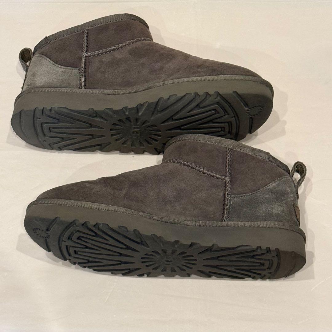 【UGG】 クラシック ウルトラミニ ムートン ブーツ 24cm グレー