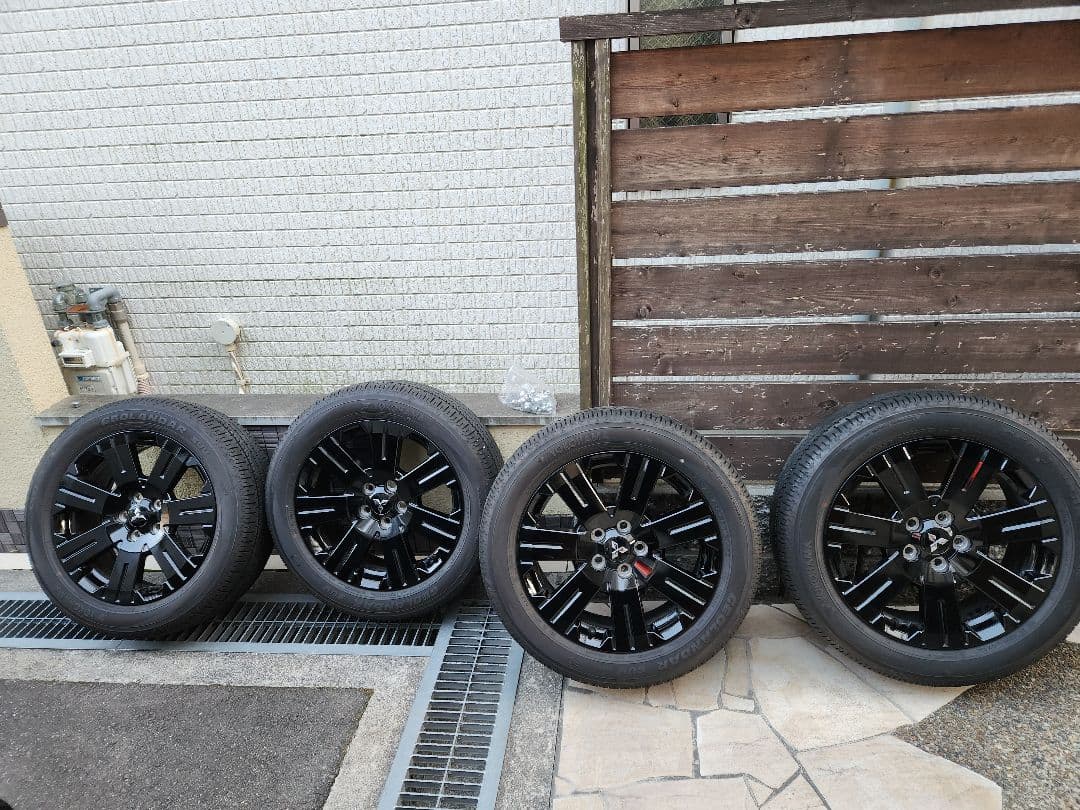 デリカD5 シャモニー　タイヤセット