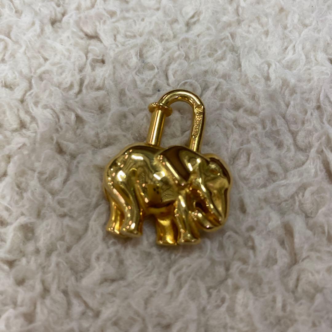 R*e様 HERMESカデナチャーム象GPのチャーム付きレザーストラップ