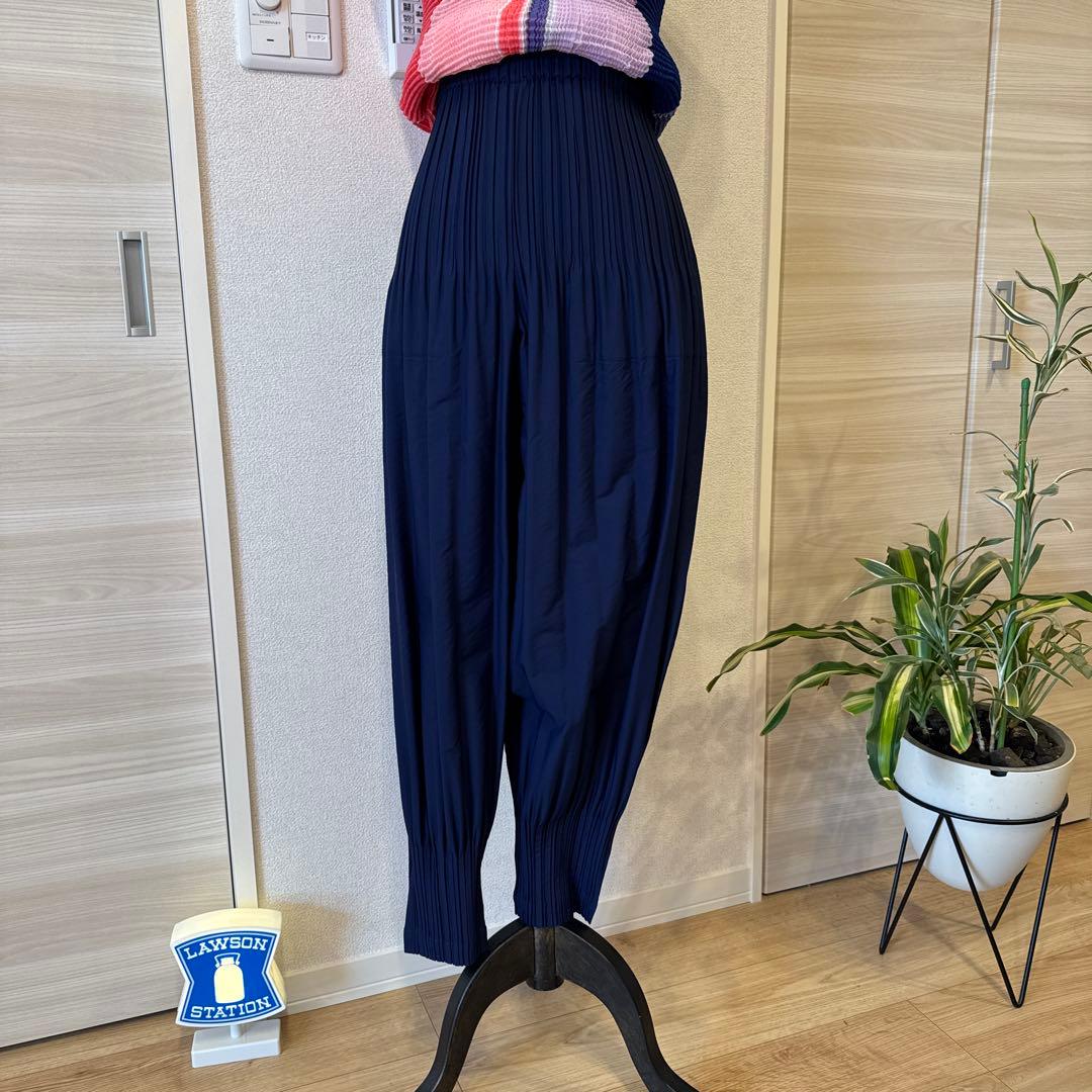 連休セールʕ•̫͡•ʕ•̫͡•ʔ極美品 イッセイミヤケプリーツプリーズパンツ