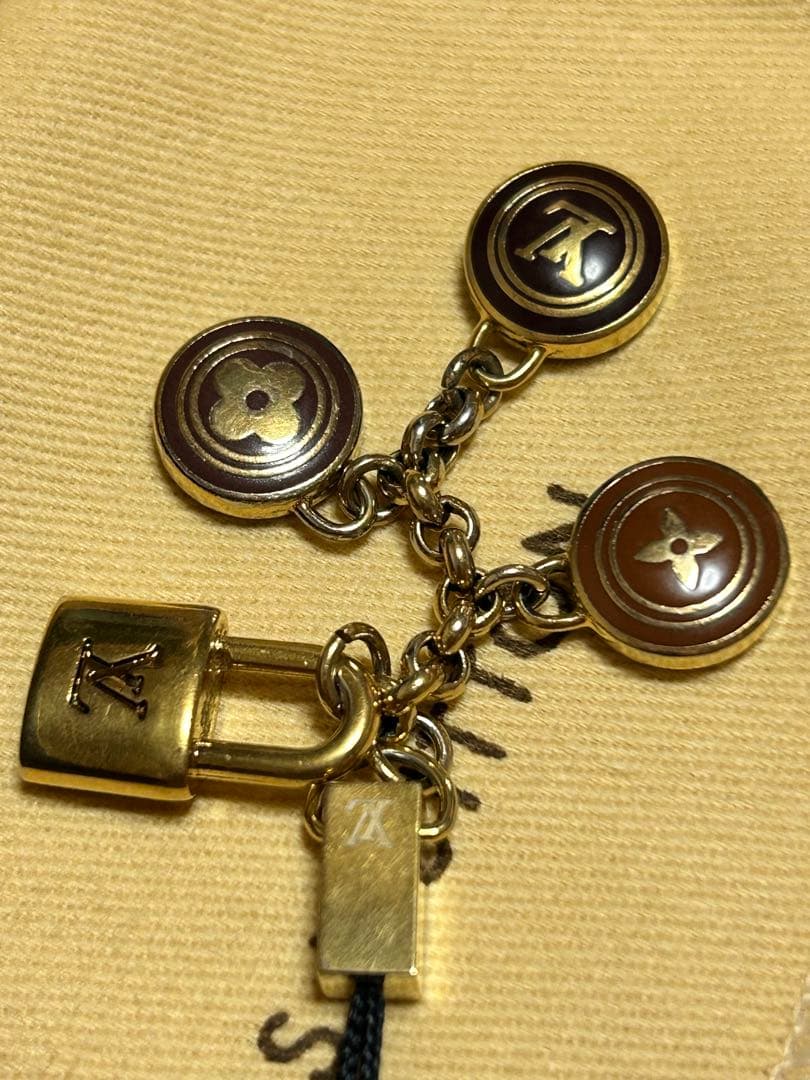 Louis Vuitton チャーム付きストラップ