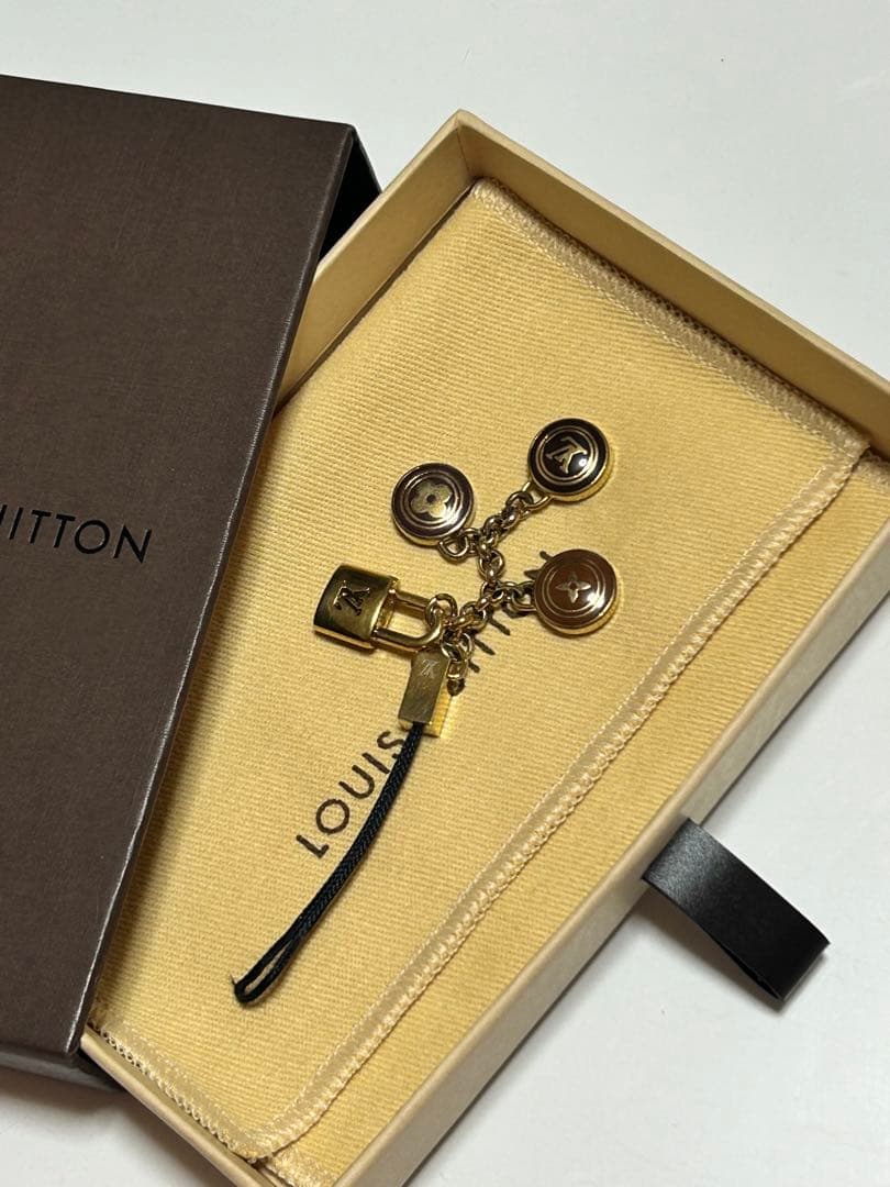 Louis Vuitton チャーム付きストラップ
