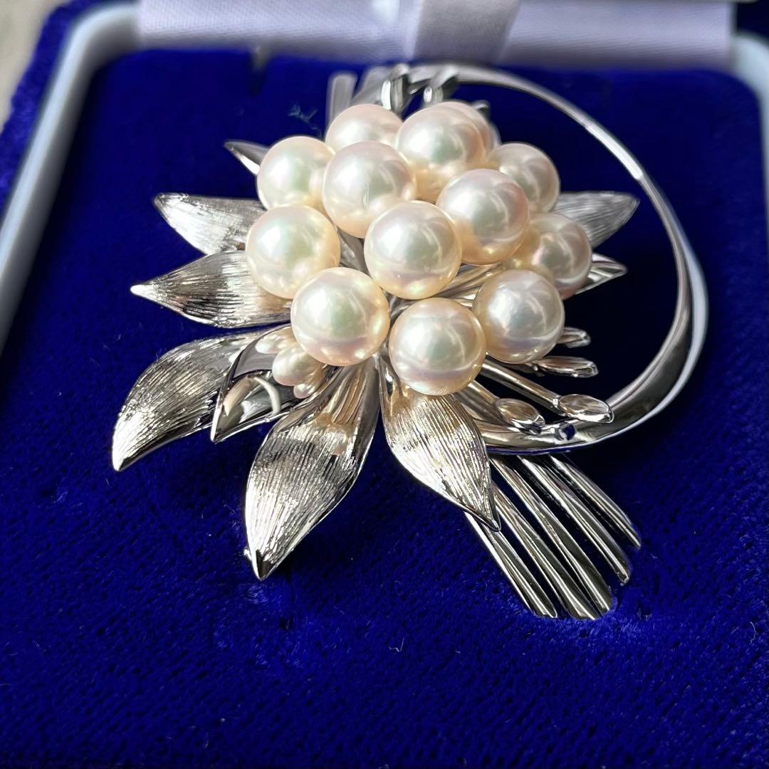真珠ブローチ