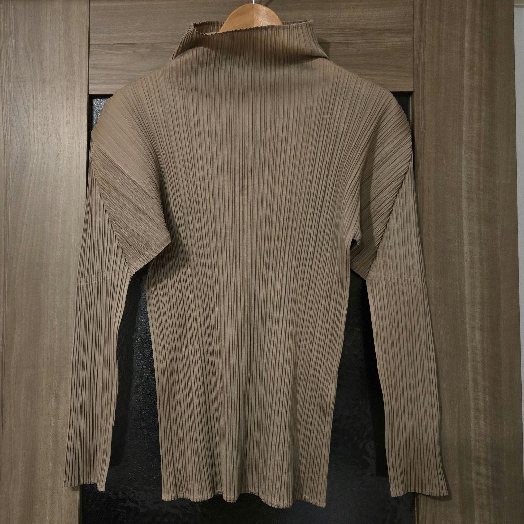 ISSEY MIYAKE PLEATS PLEASE ハイネックトップス