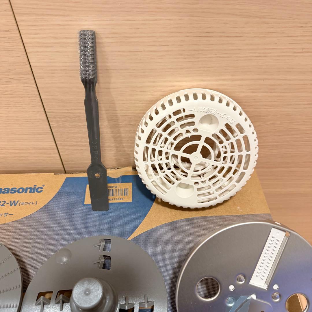 【美品】Panasonicフードプロセッサー MK-K82-W ホワイト調理家電