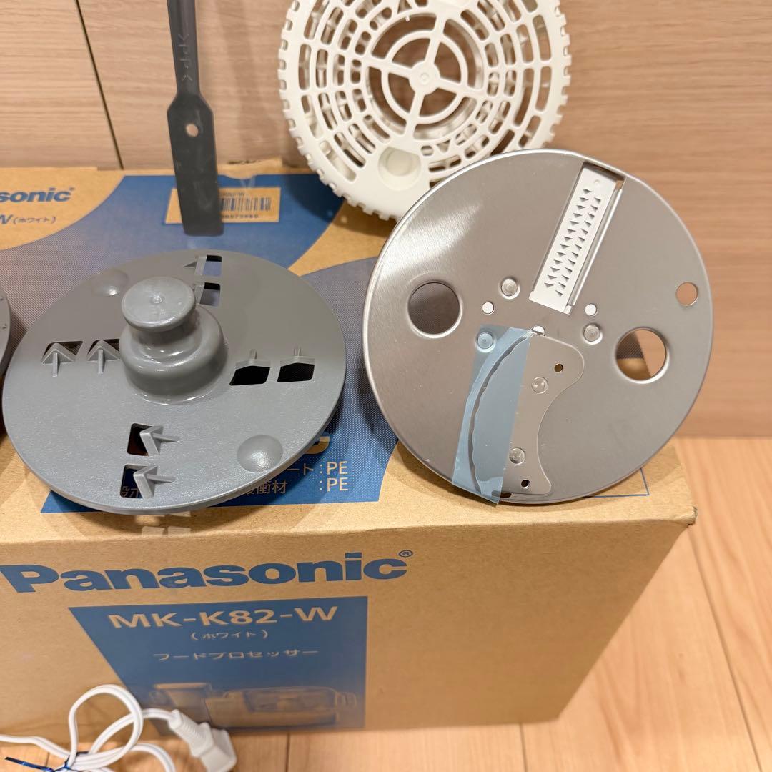 【美品】Panasonicフードプロセッサー MK-K82-W ホワイト調理家電