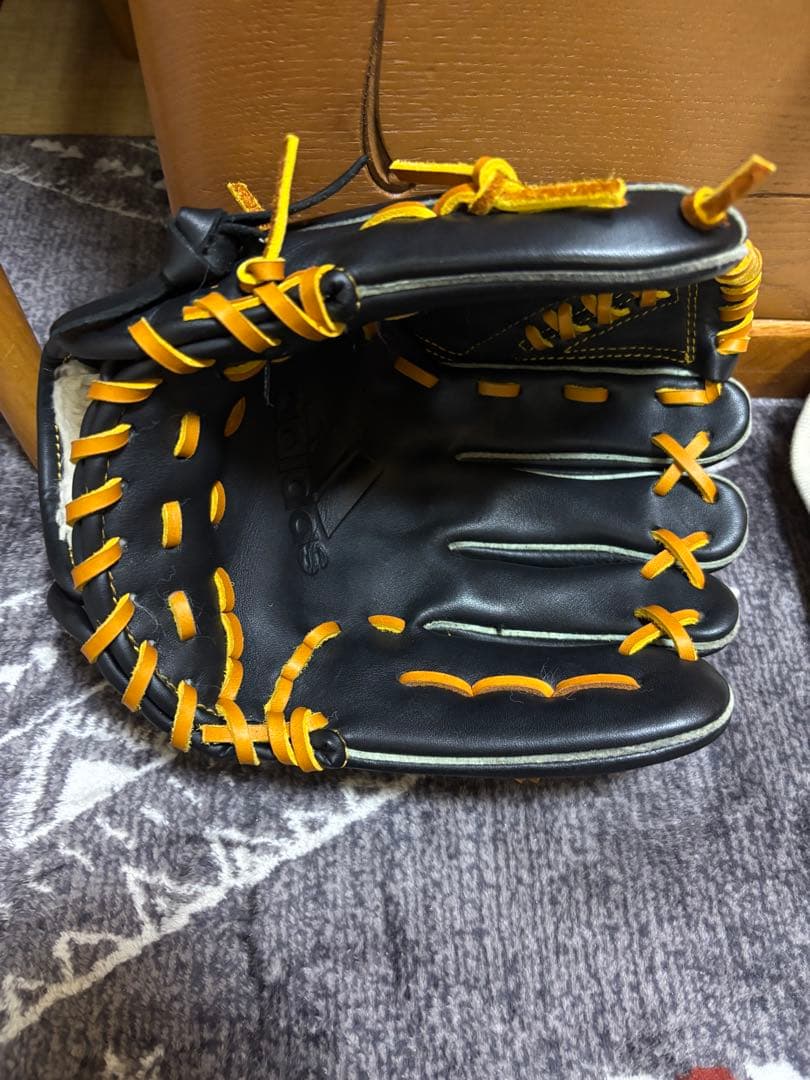 adidas 軟式グローブ 黒/茶