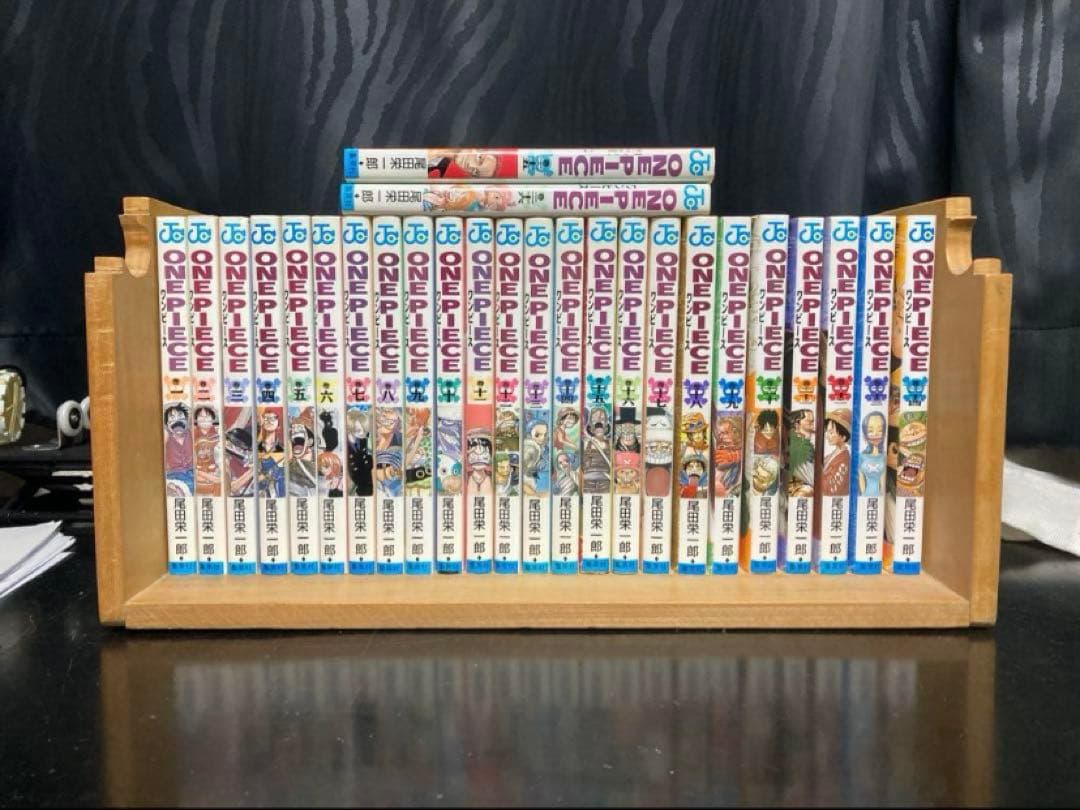 ワンピース 漫画セット(1-77巻, 79-80巻, 83巻)