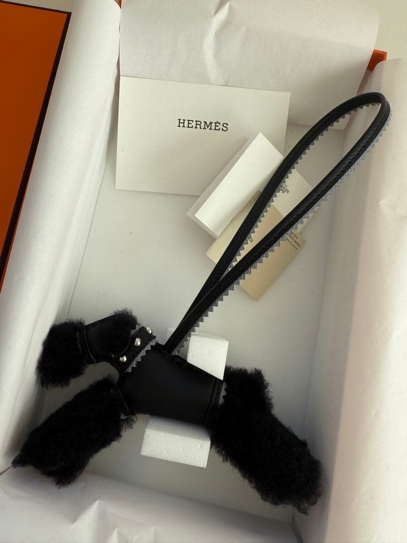 本物保証エルメスバディチャーム 首輪付きクロ×グリパンタン【2025年春夏新色】