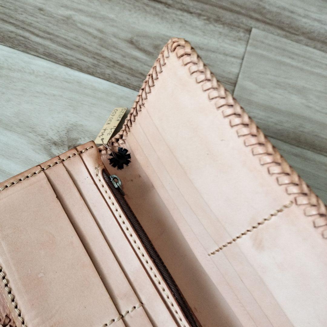 新品未使用 レザー編み込み長財布 カービング