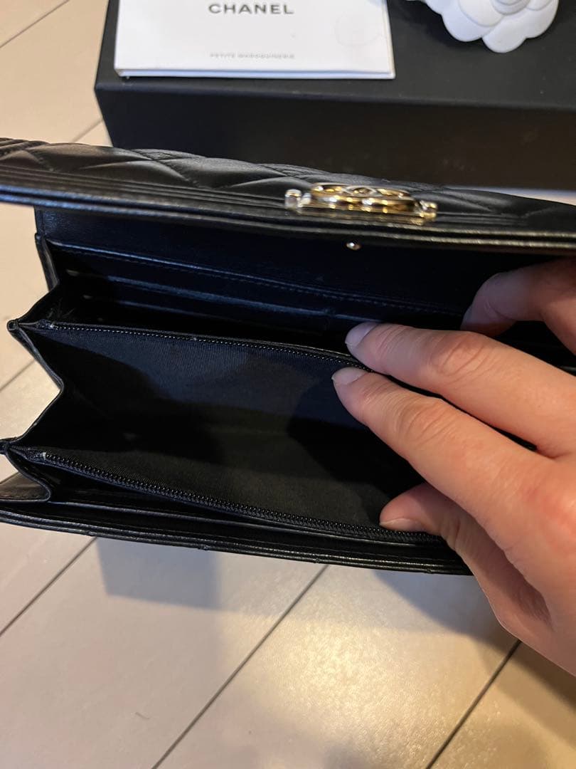 CHANEL 美品　ボーイ　長財布　マトラッセ　ブラック　シルバー
