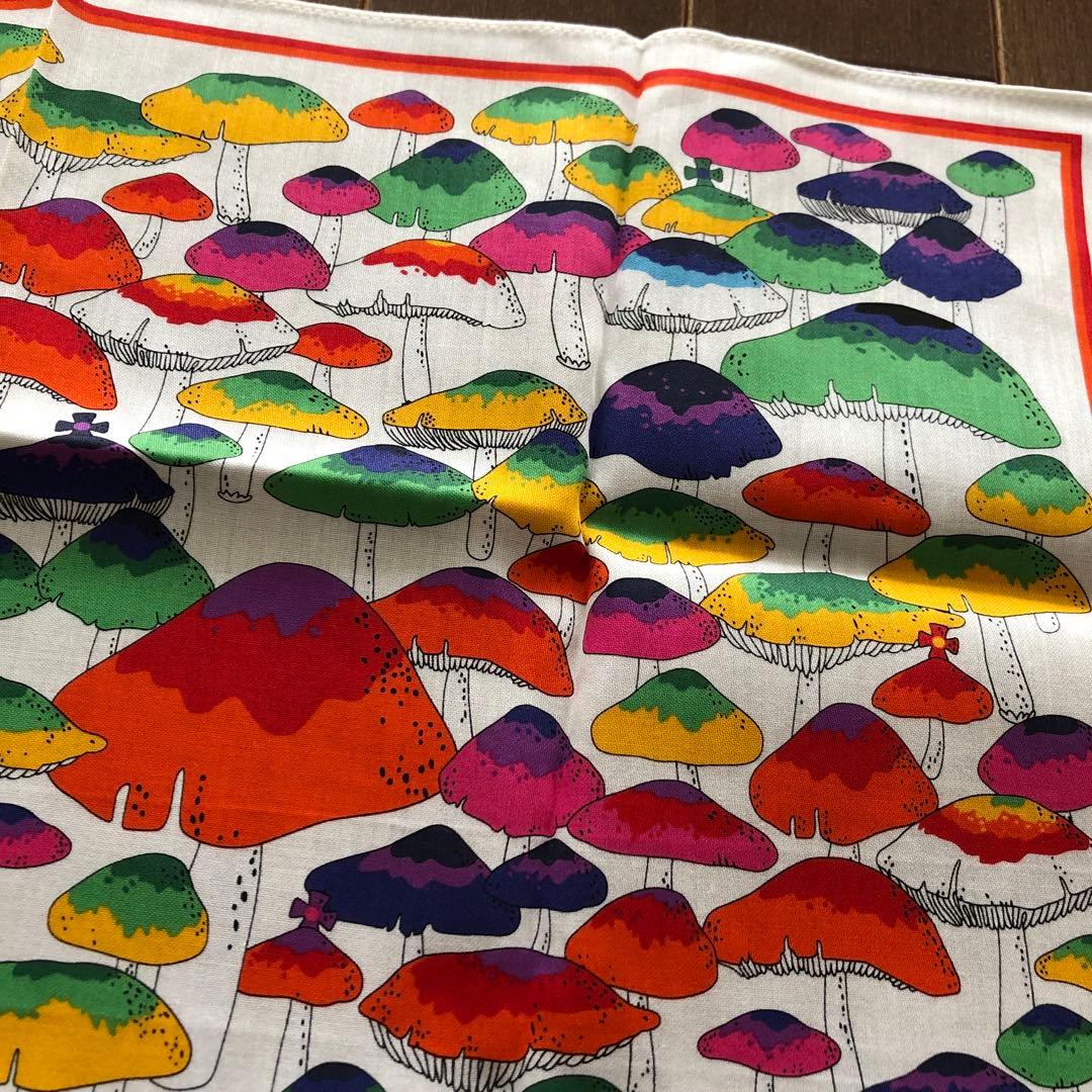 未使用　Vivienne Westwood ハンカチ　きのこ　総柄　キノコ