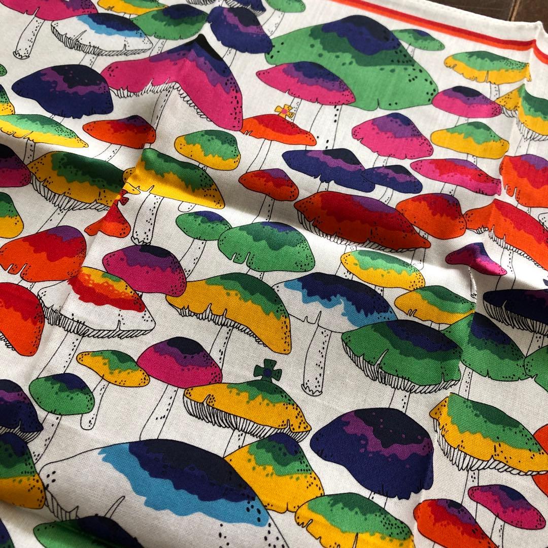 未使用　Vivienne Westwood ハンカチ　きのこ　総柄　キノコ