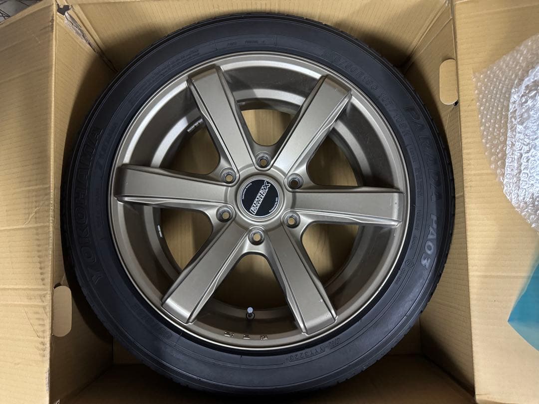 ハイエース　essex 18インチ ホイールタイヤセット