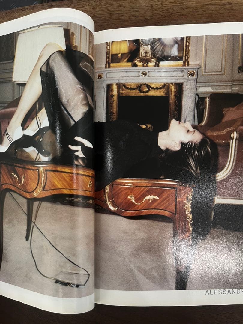 女性情報誌 Vogue Italia February 1999 colour issue