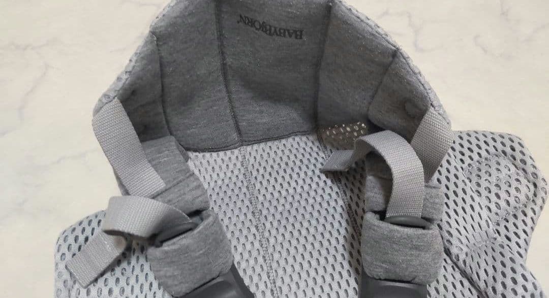 ☆美品☆ ベビービョルン ハーモニー エアリーメッシュ シルバー 抱っこひも